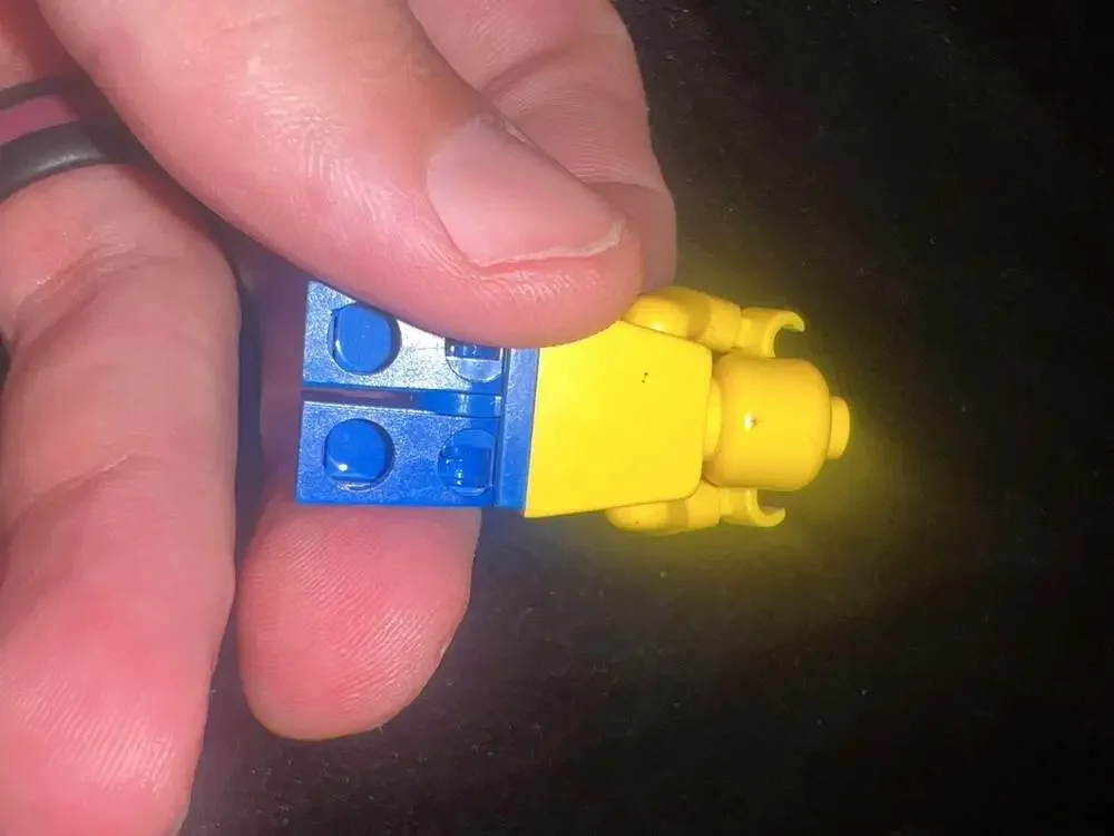 LEGO Pirates Minifigure, Pirate with Anchor Print on Maroon Vest/ Blue Legs - Picture 4 of 4